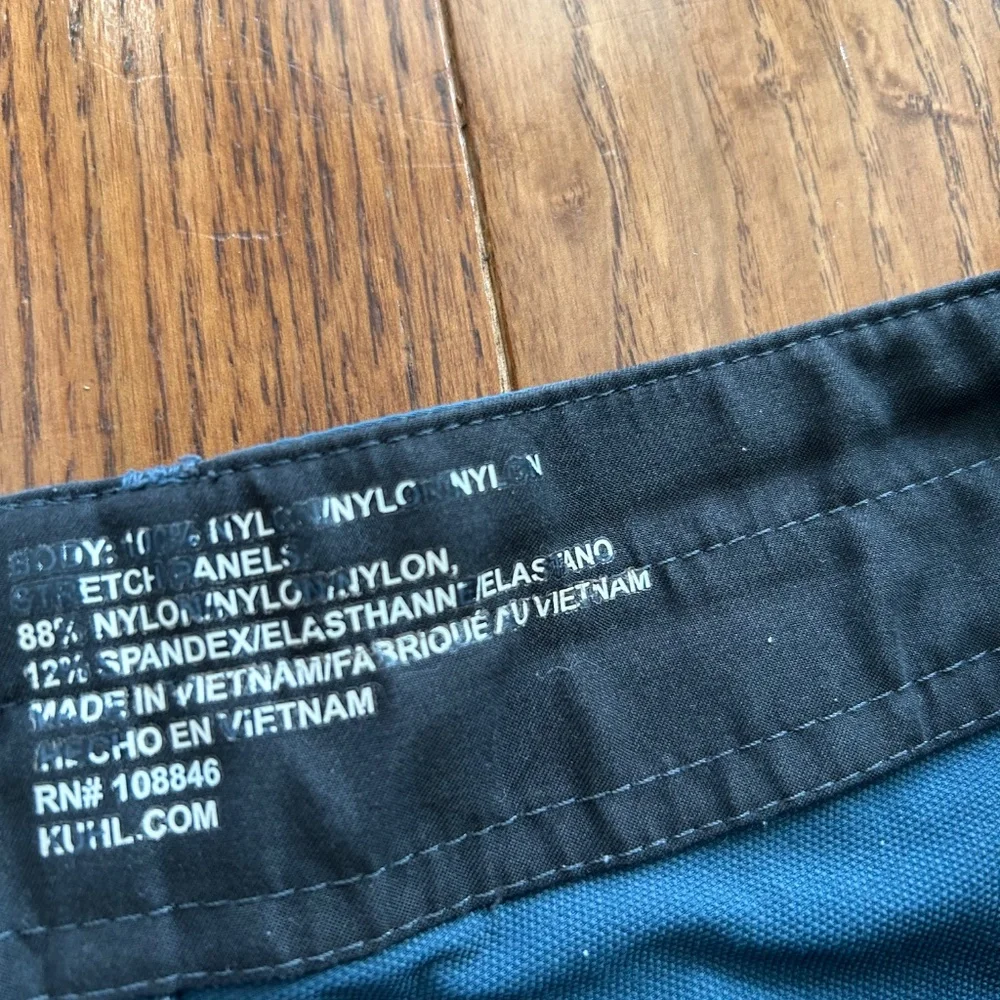 Kuhl Men's 30 shorts EUC - Picture 6 of 12